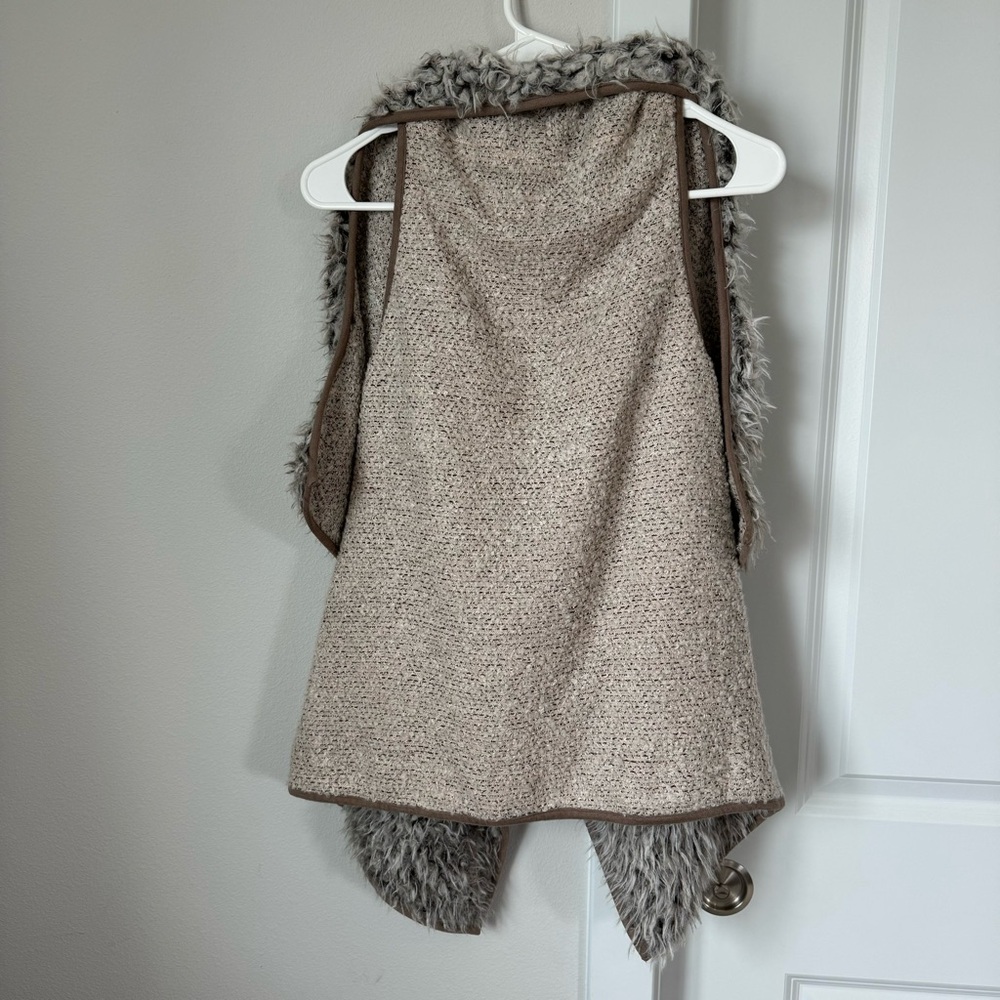 Paper Crane Tan and Brown Sherpa Draped Vest Size Small Buckle Pockets Fall - Picture 8 of 14